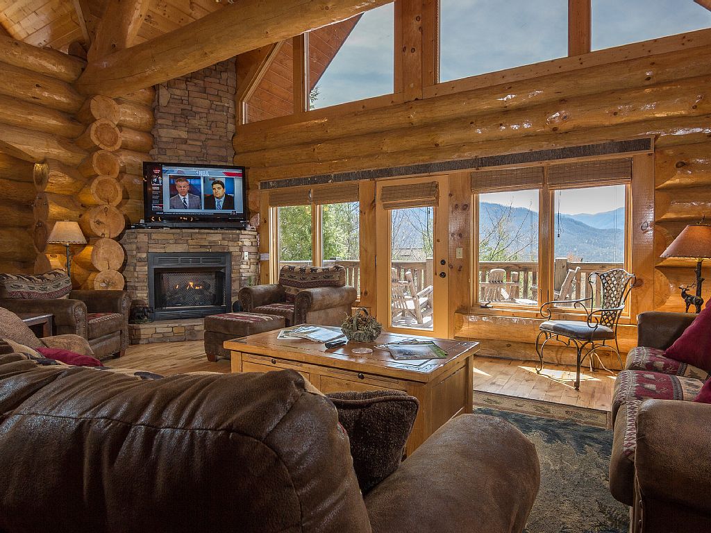 Gatlinburg, Tennessee Vacation Rental | Luxury 7 BR, Amazing Mountain