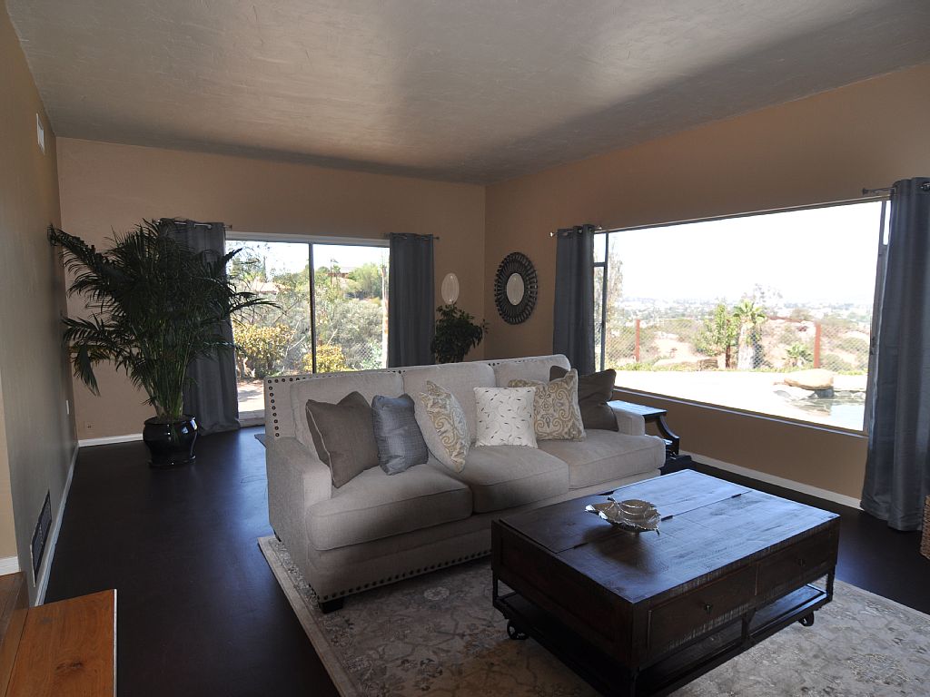 El Cajon, California Vacation Rental Amazing Views, Salt Water Pool