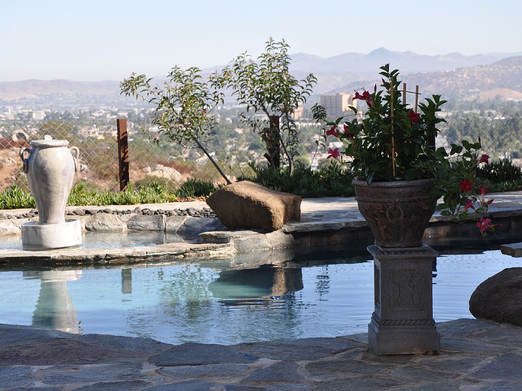 El Cajon, California Vacation Rental Amazing Views, Salt Water Pool
