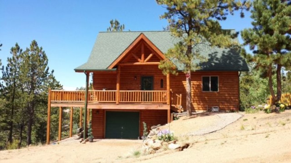 Cripple Creek vacation rental with 3 levels, cabin at the end of road with a wrap around deck