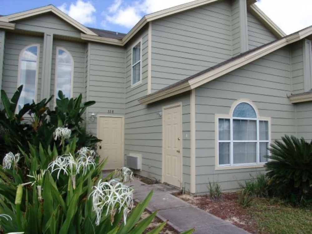 Davenport vacation rental with 1700 sqft 2 story 4br/3ba townhome