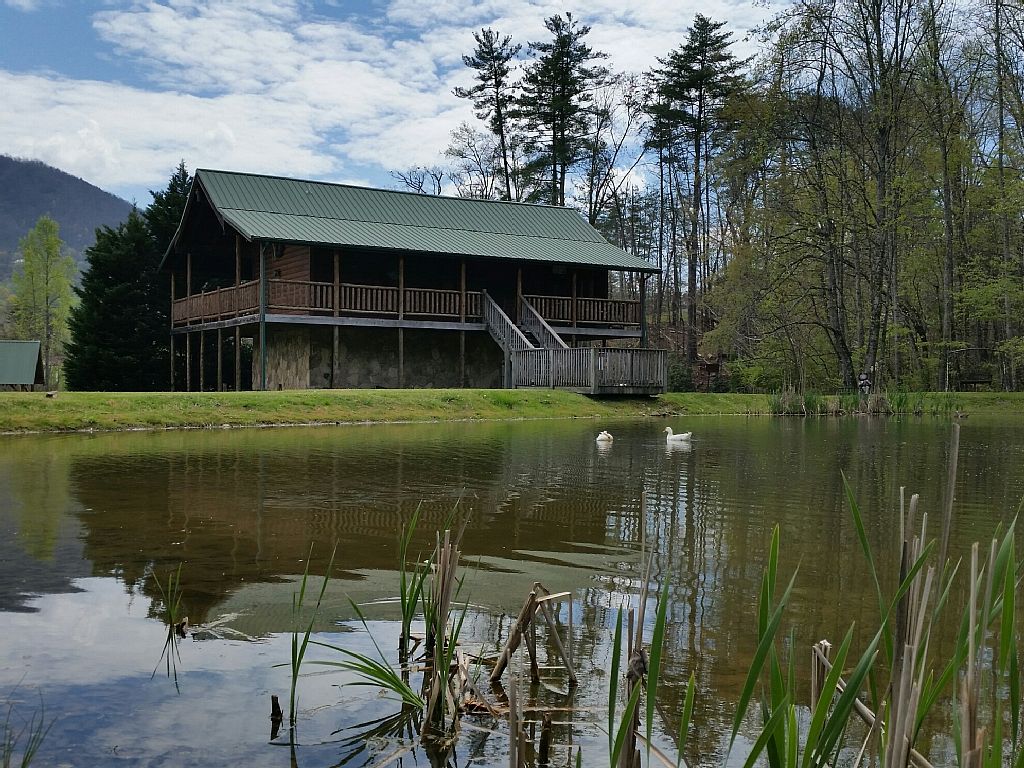 Sevierville Tennessee Vacation Rental Fishing Hole Fish From The 