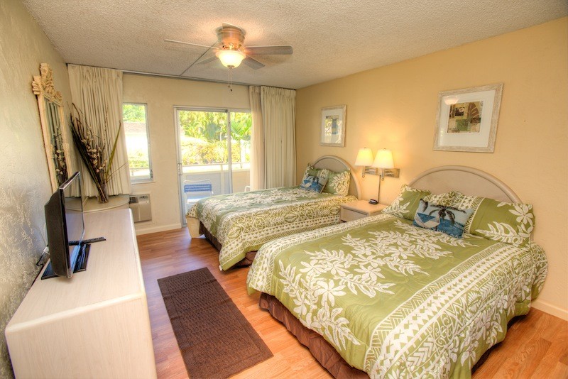 Kapaa, Hawaii Vacation Rental Unbeatable Deal Full Kitchen Beachfront