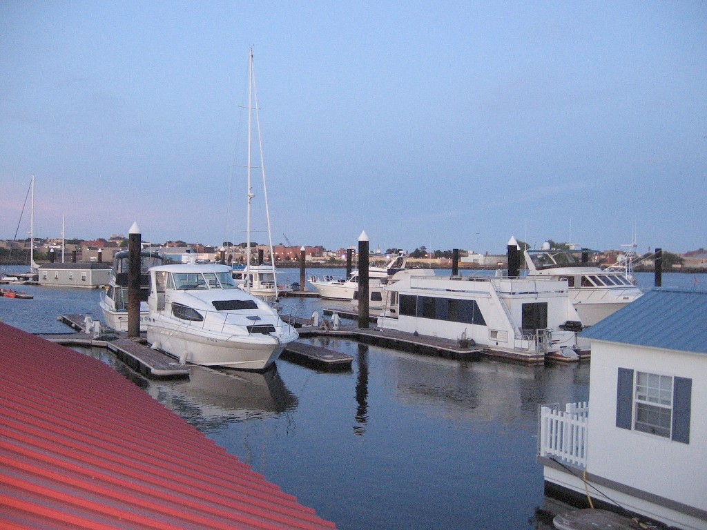 Boston, Massachusetts Vacation Rental Houseboat In Boston Harbor Wifi